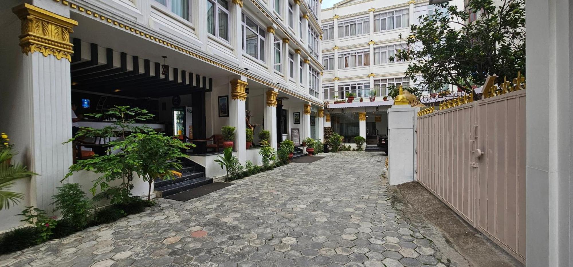 Durbar Hotel & Residence Катманду Екстериор снимка